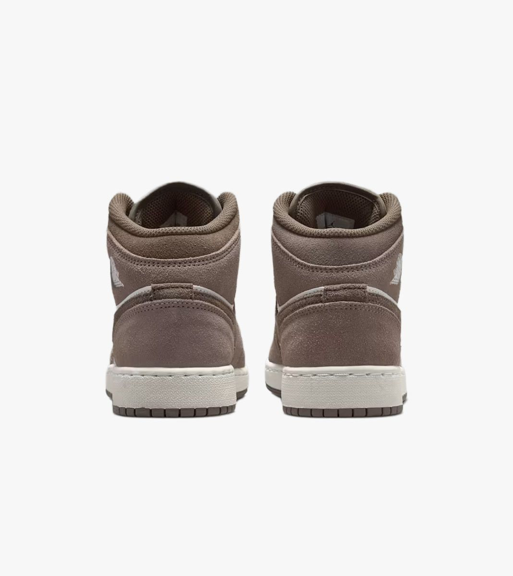 Brown AIR JORDAN 1 MID GS