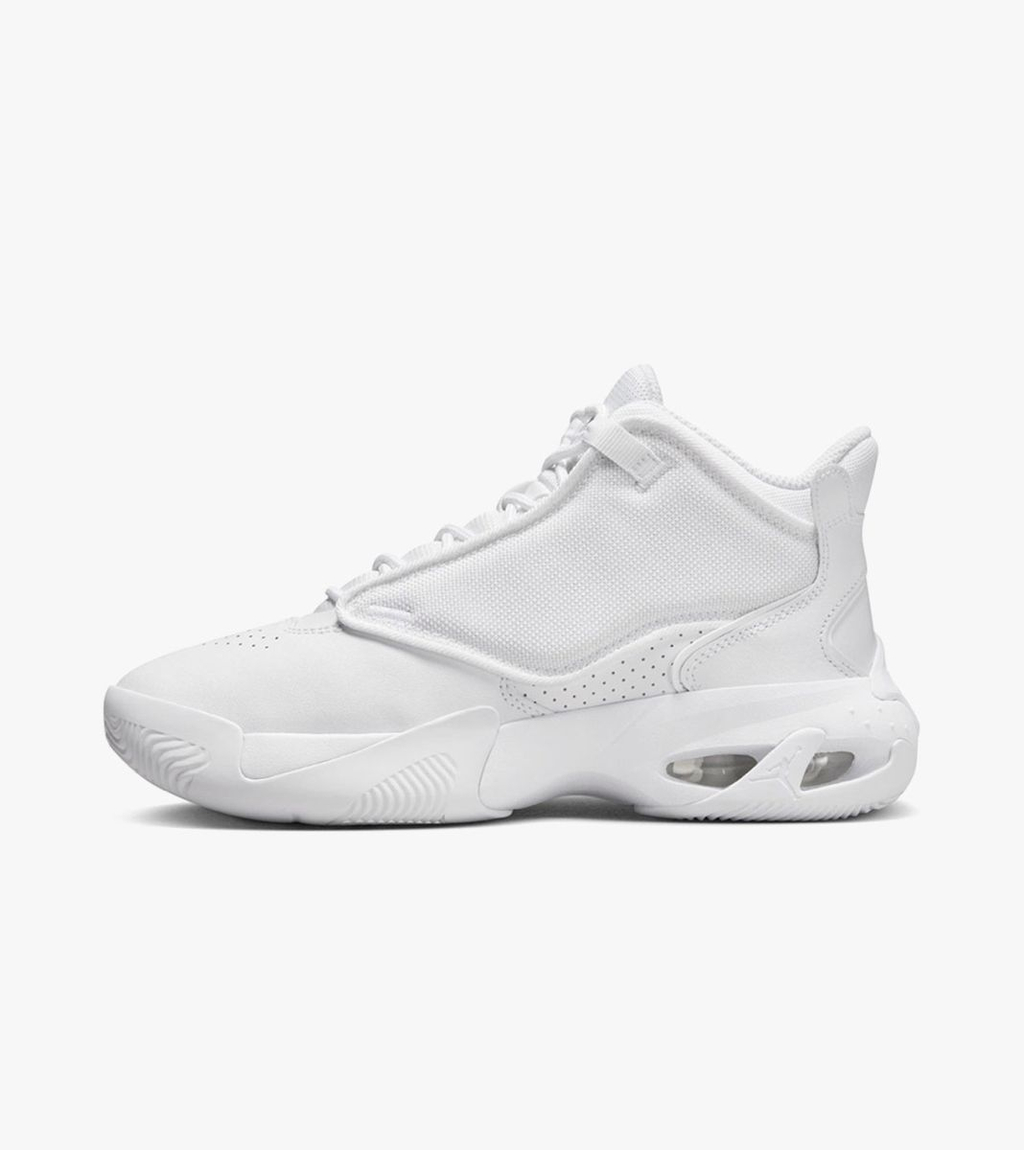 Valge Jordan max aura 4 gs