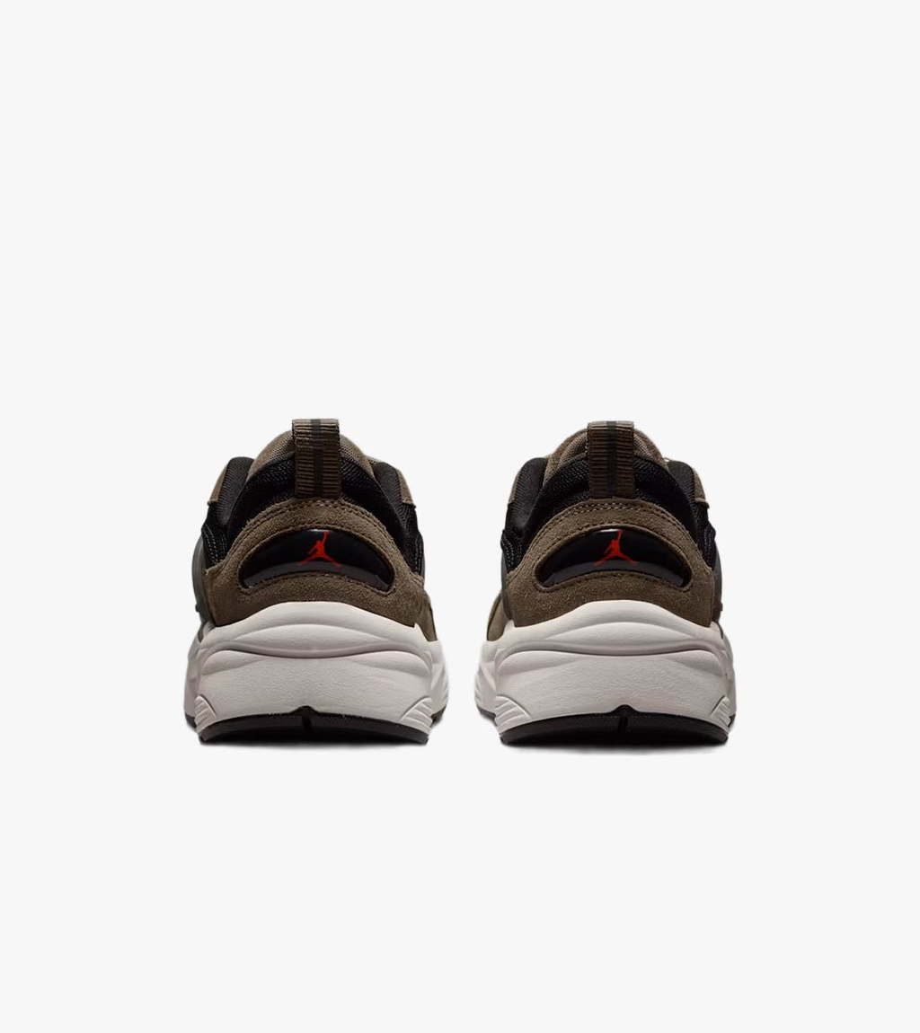 Red JORDAN TRUNNER O/S