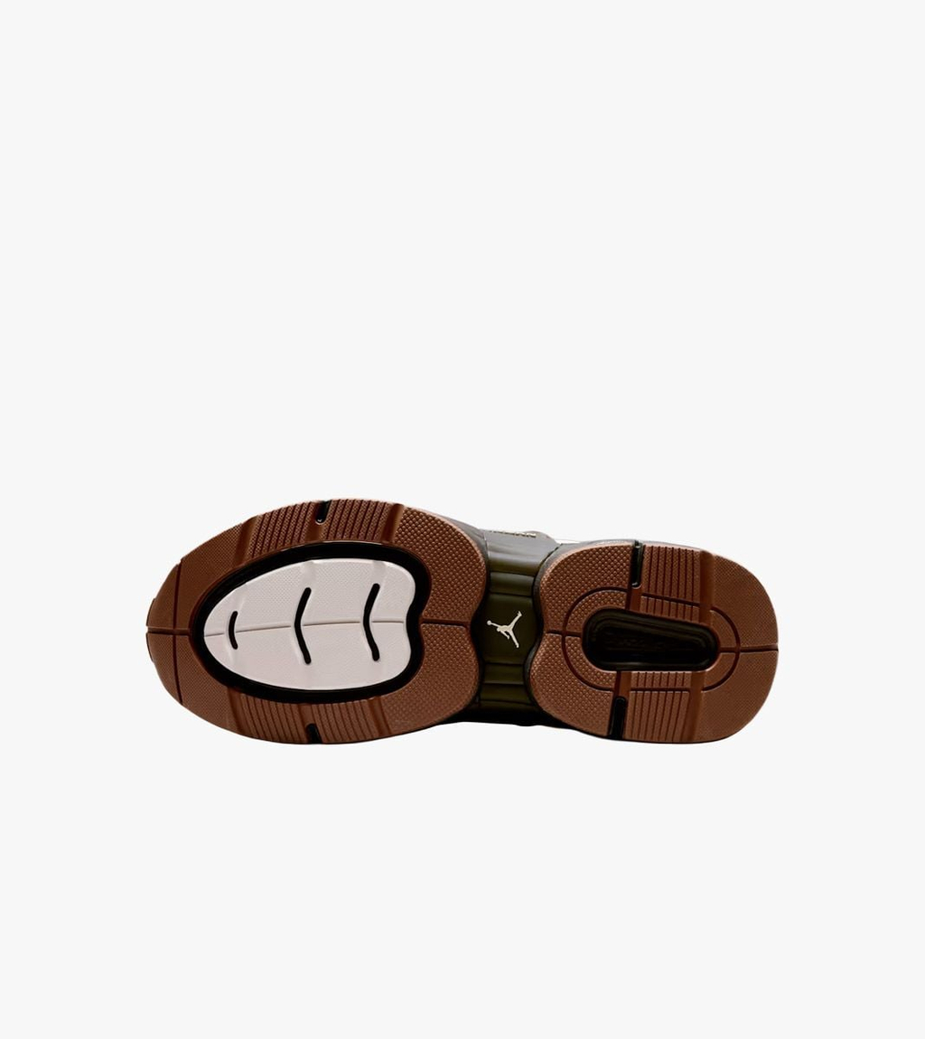 Beige Wmns jordan trunner o/s