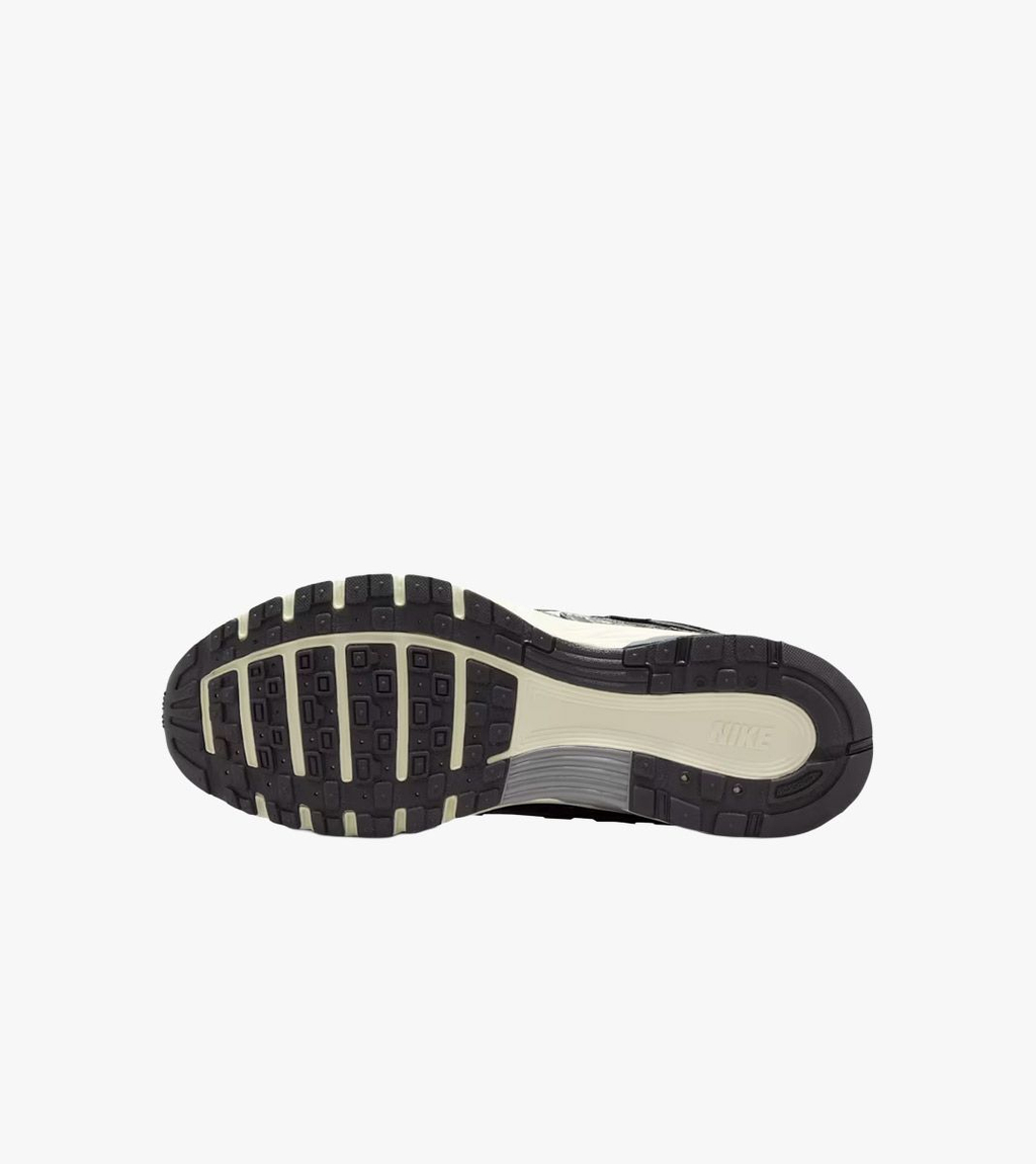 Harmaa NIKE P-6000 SE