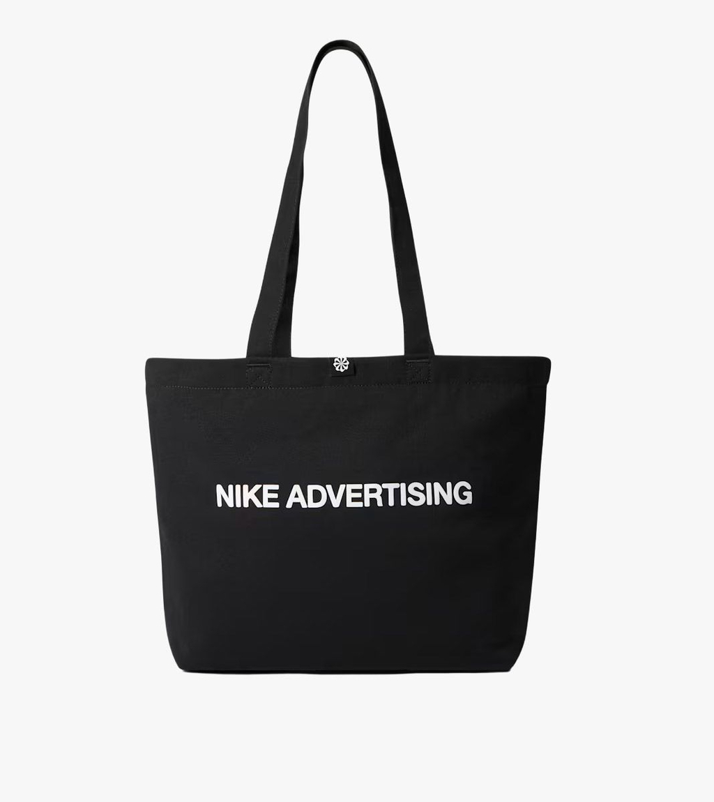 Musta NK HERITGE TOTE GFX YR MSG HRE