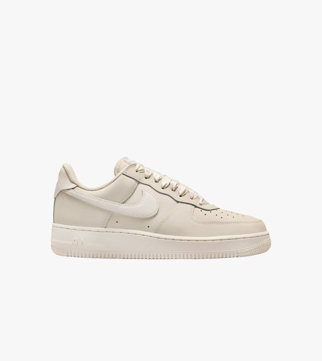 White W  AIR FORCE 1 RETRO PRM