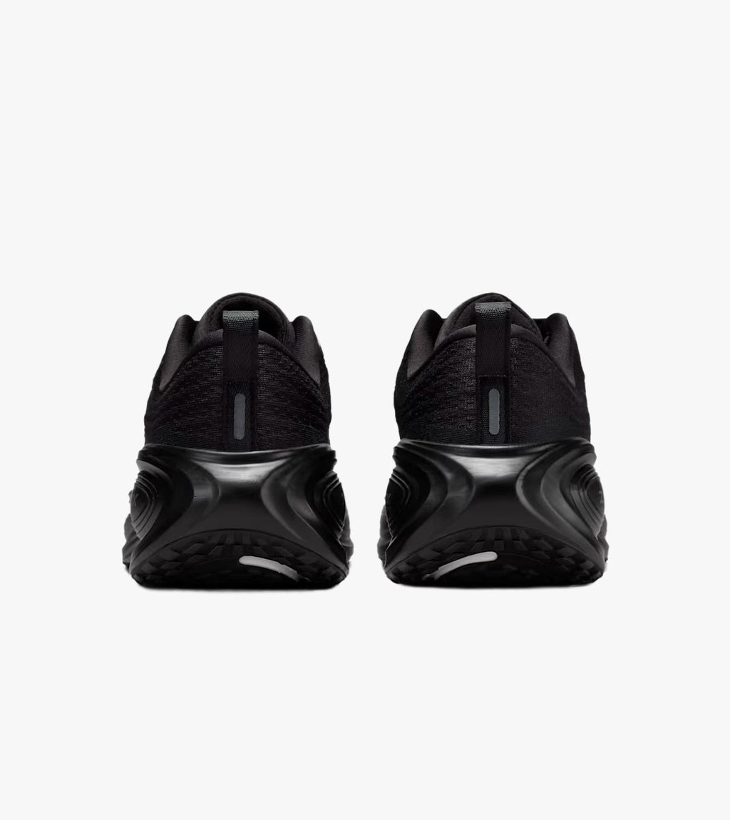 Must W nike vomero plus