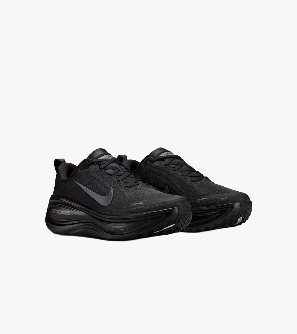 Must W nike vomero plus