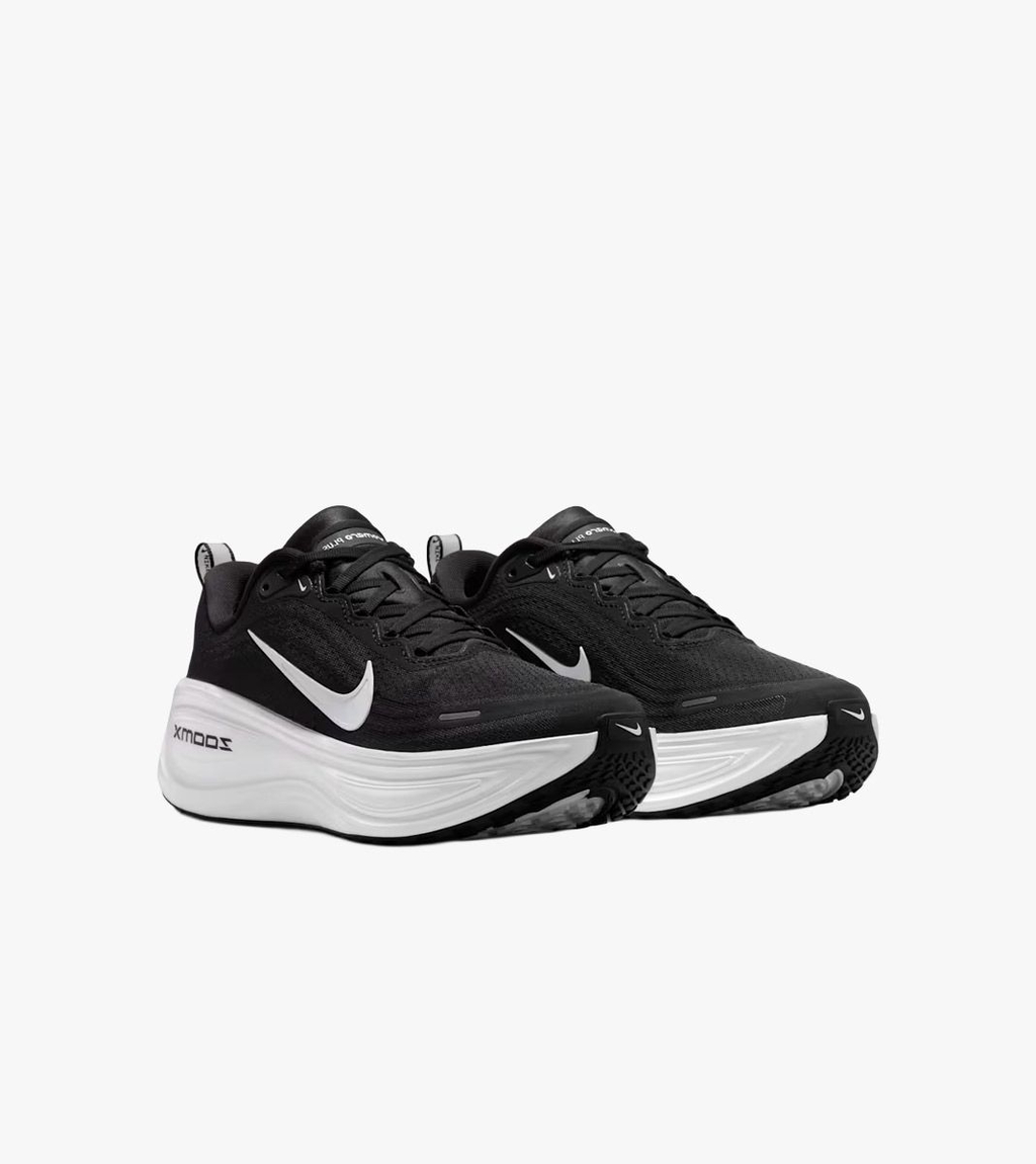 Valge W nike vomero plus