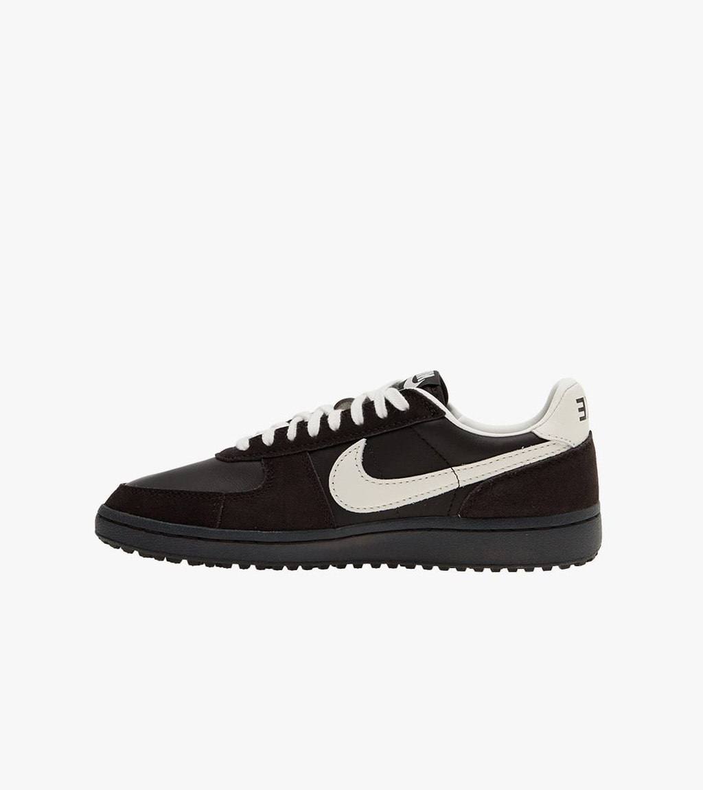 Ruskea WMNS NIKE FIELD GENERAL