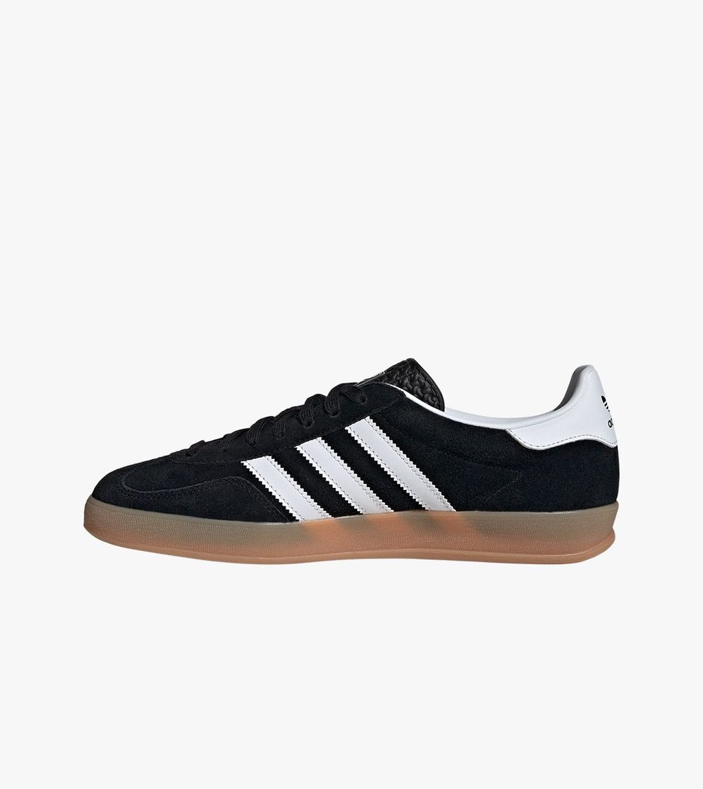 Juoda Gazelle indoor