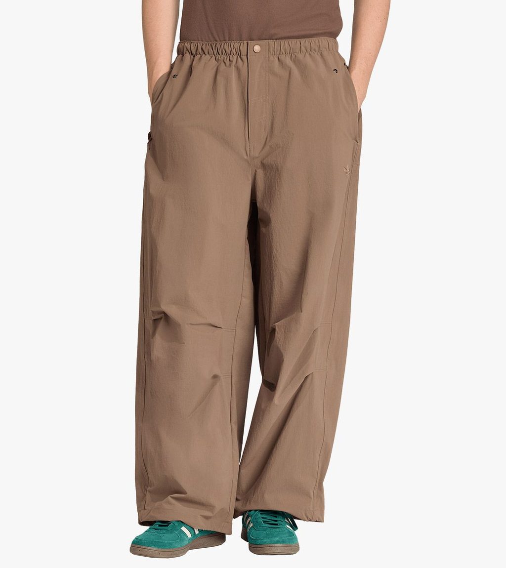 Brown P ESS PARACHUTE