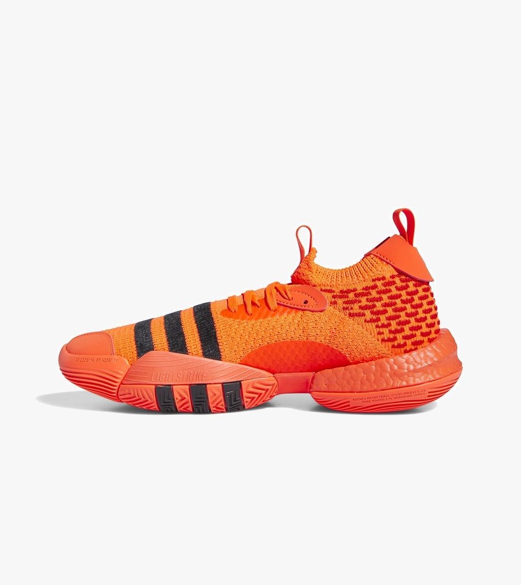 Svart Trae young 2