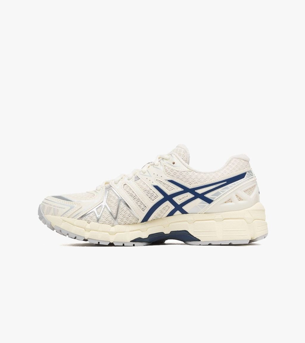 Valkoinen GEL-KAYANO 20