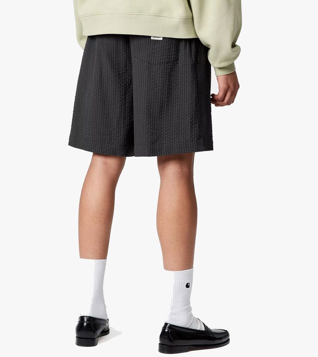 Must W´ toland short