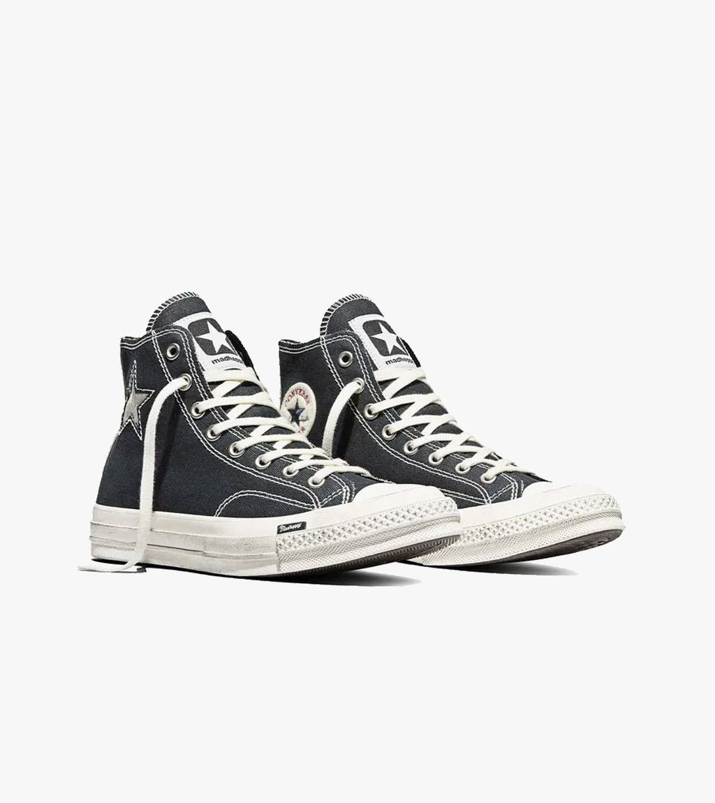 Juoda Chuck 70 hi