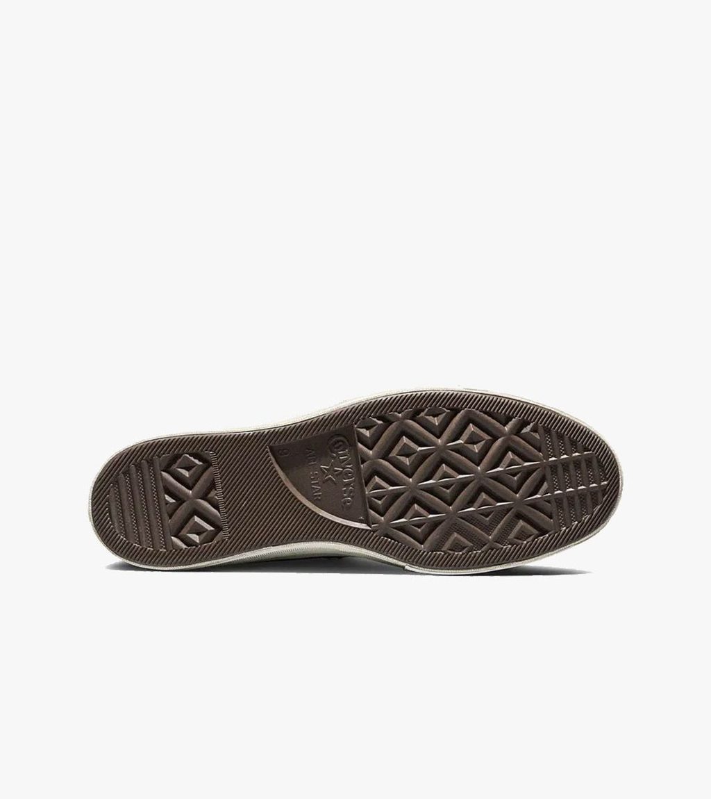 Juoda Chuck 70 hi