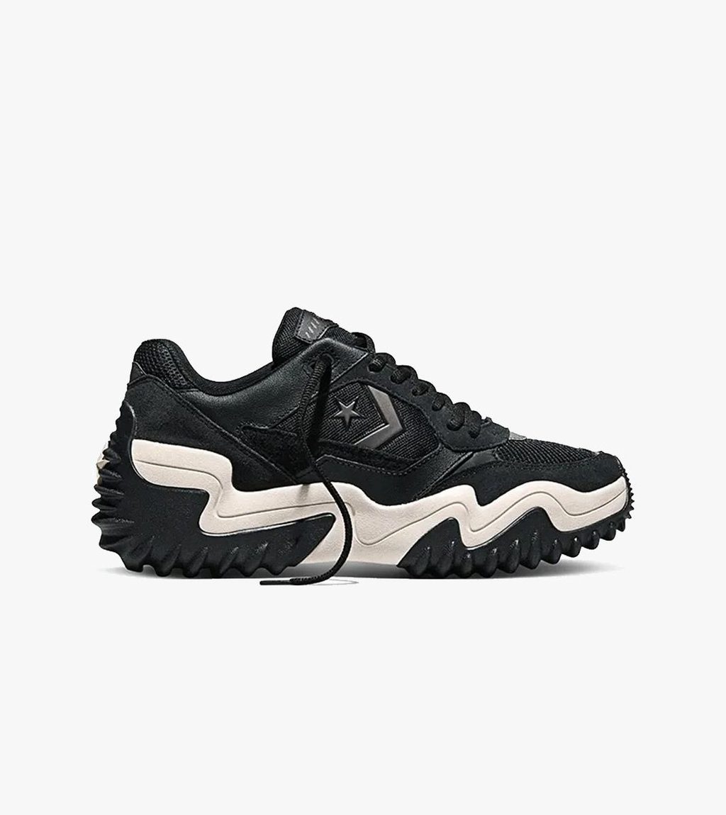 Svart Converse wave motion trainer ox