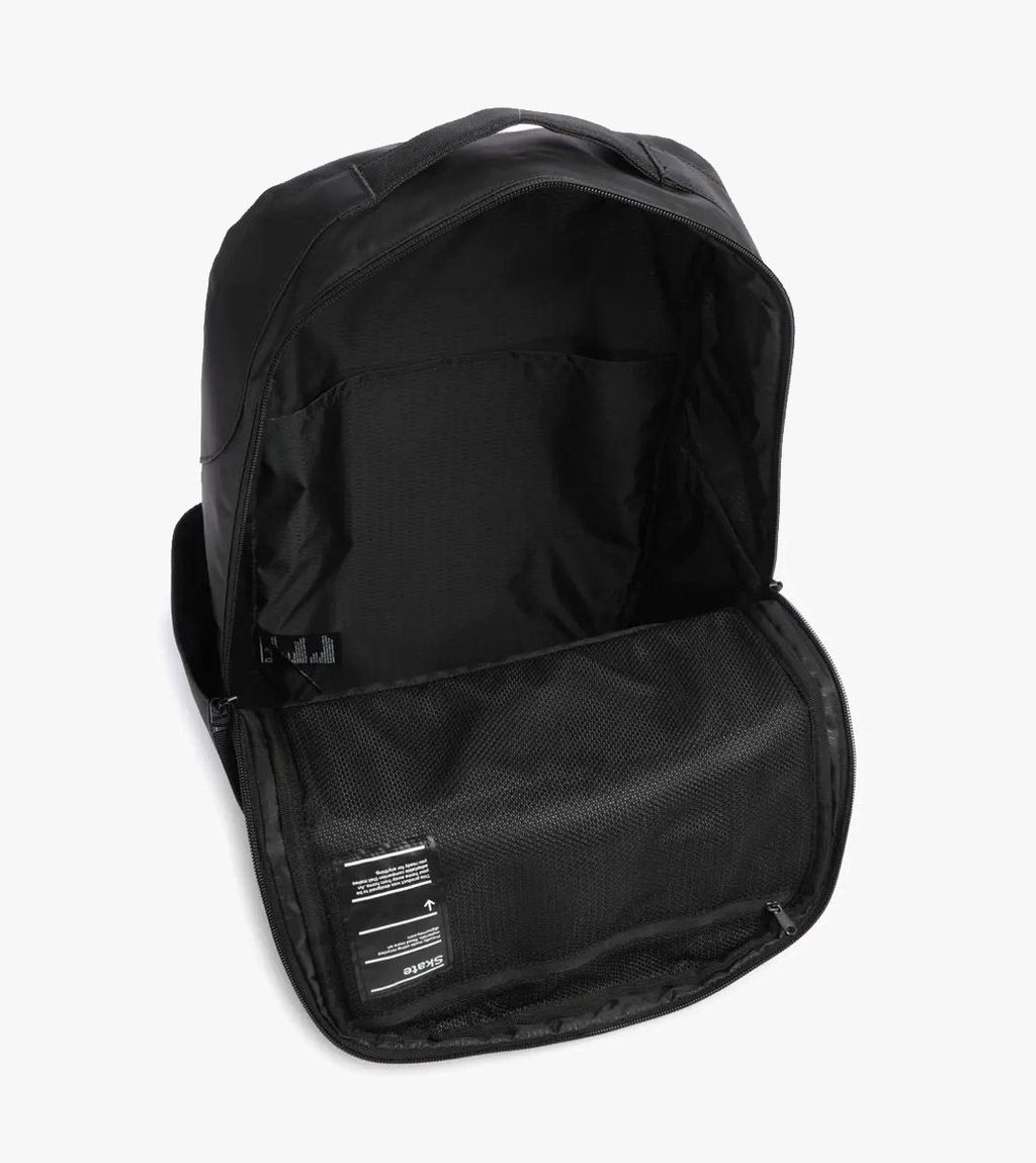 Musta DB SKATEBOARD DAYPACK 20L