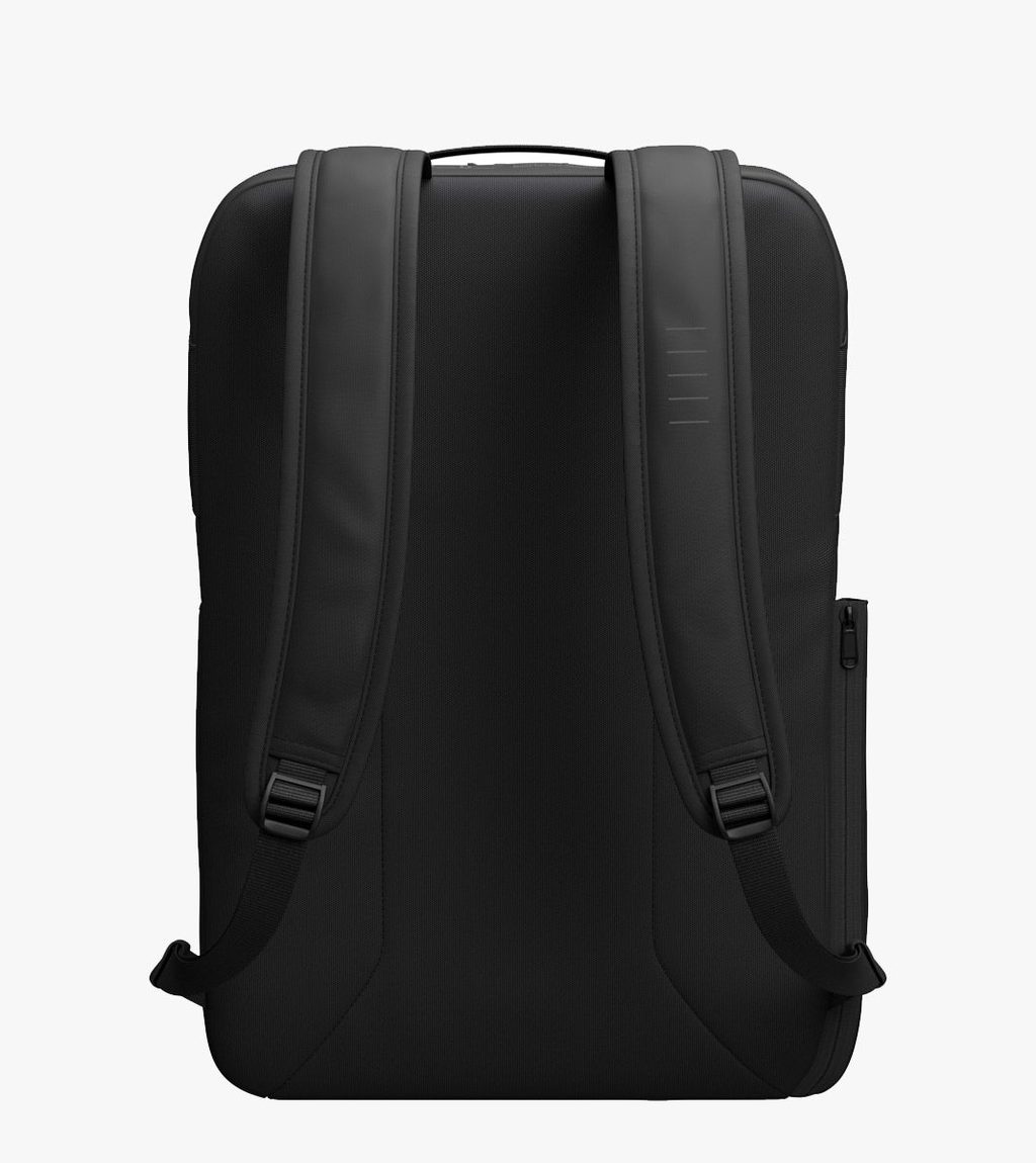 Musta DB SKATEBOARD DAYPACK 20L