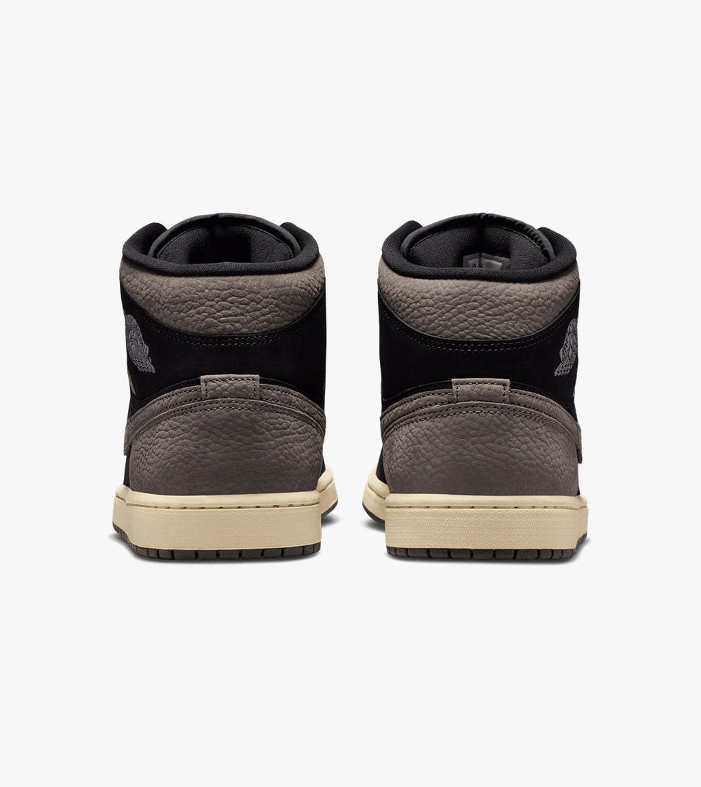 Black AIR JORDAN 1 MID SE