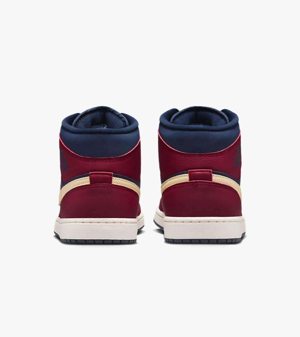 Punainen AIR JORDAN 1 MID SE
