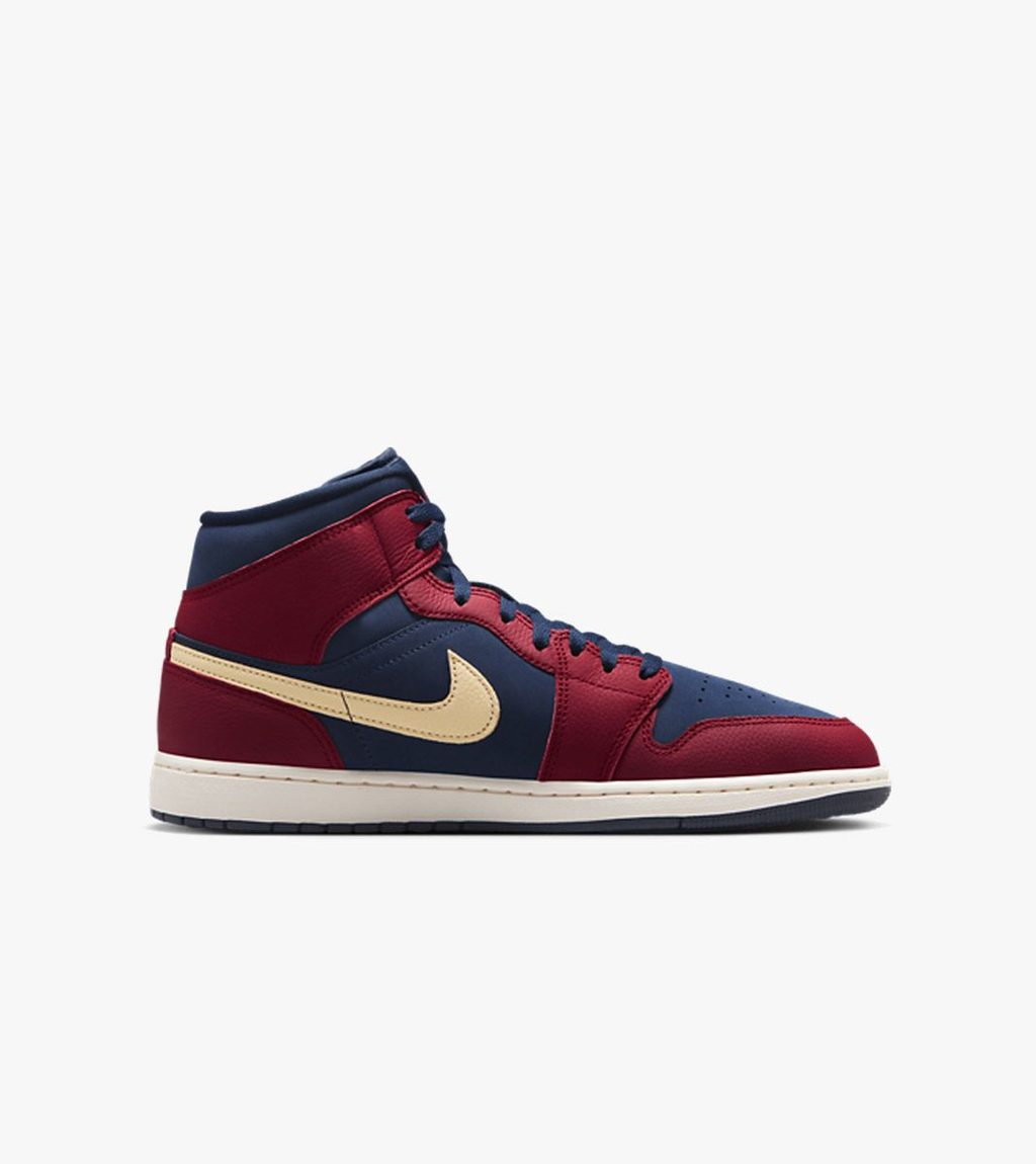 Punainen AIR JORDAN 1 MID SE