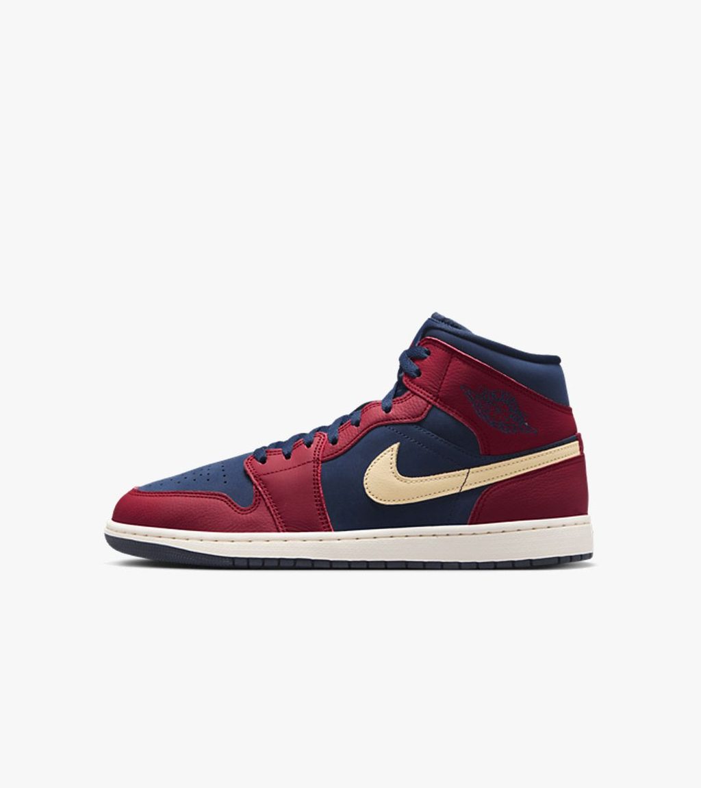 Punainen AIR JORDAN 1 MID SE