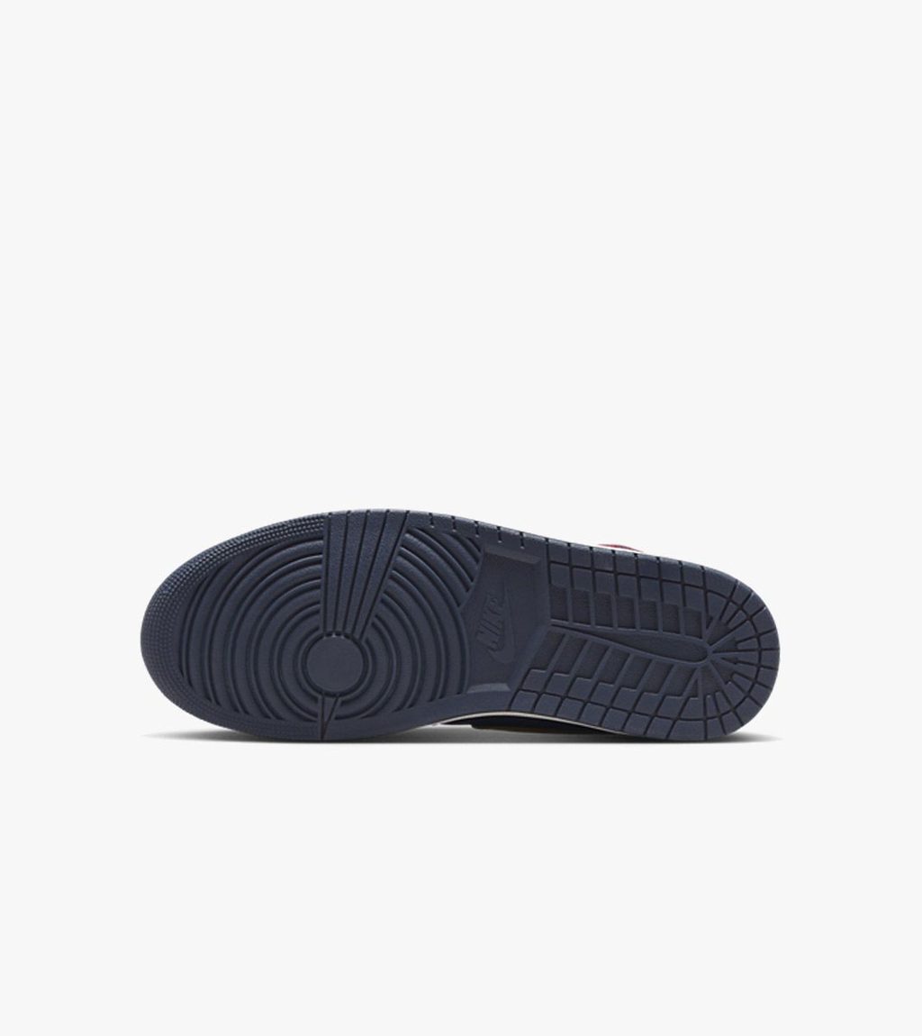 Punainen AIR JORDAN 1 MID SE