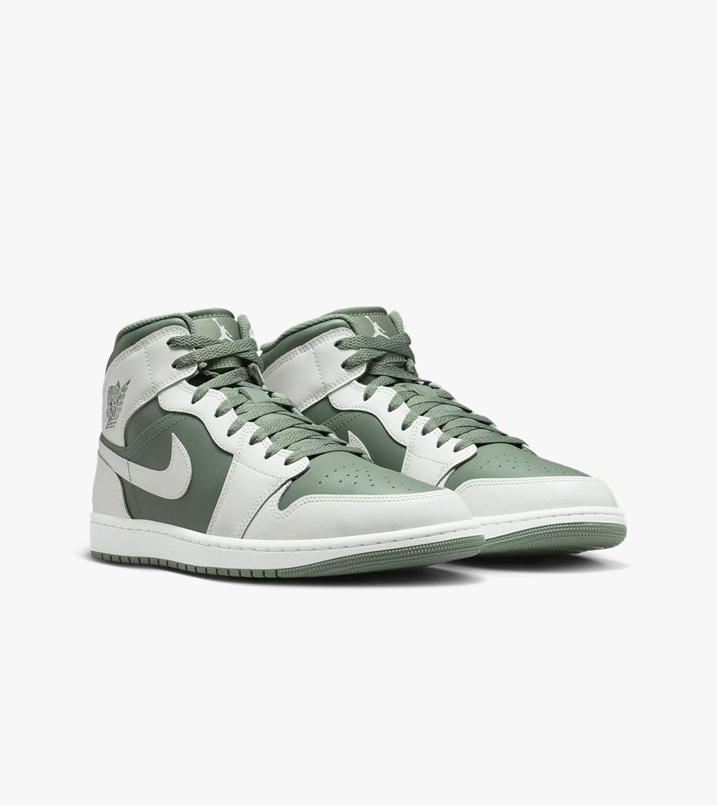 White AIR JORDAN 1 MID