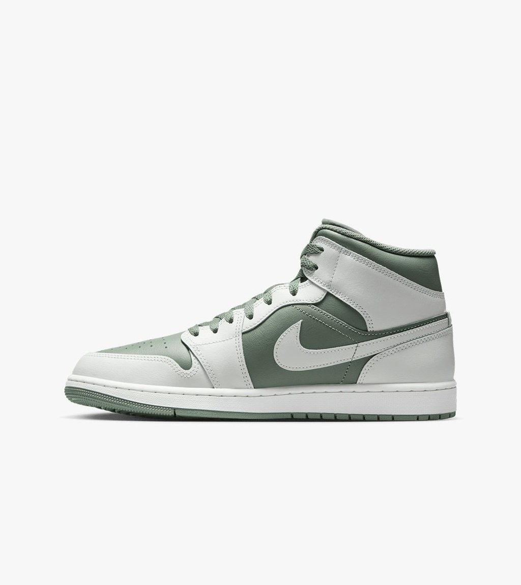 White AIR JORDAN 1 MID