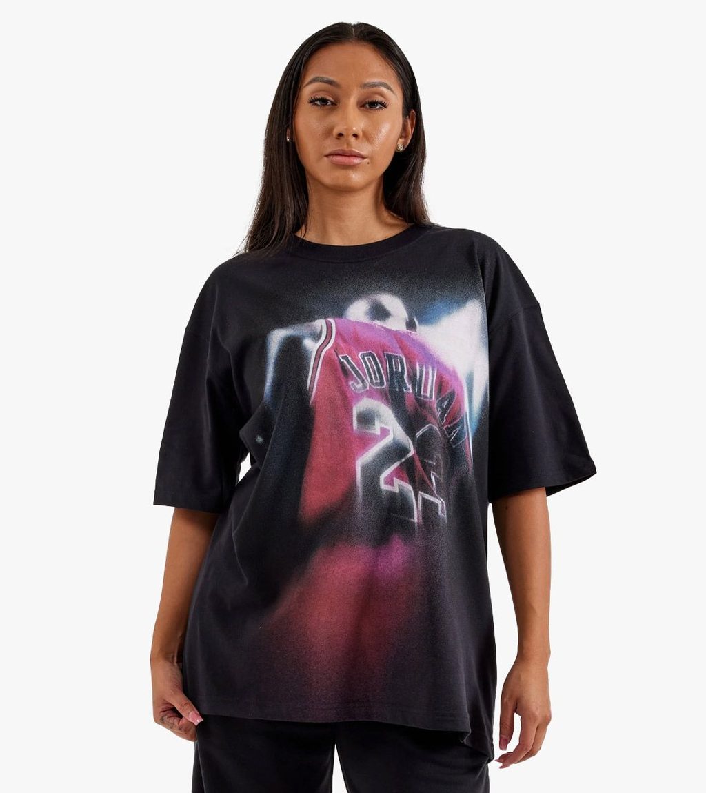 Musta W J SPT DF SS GFX MJ TEE