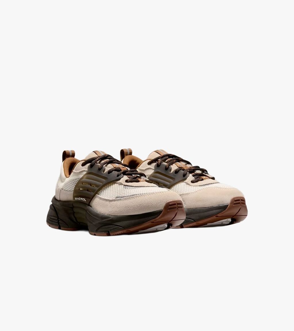 Beige WMNS JORDAN TRUNNER O/S