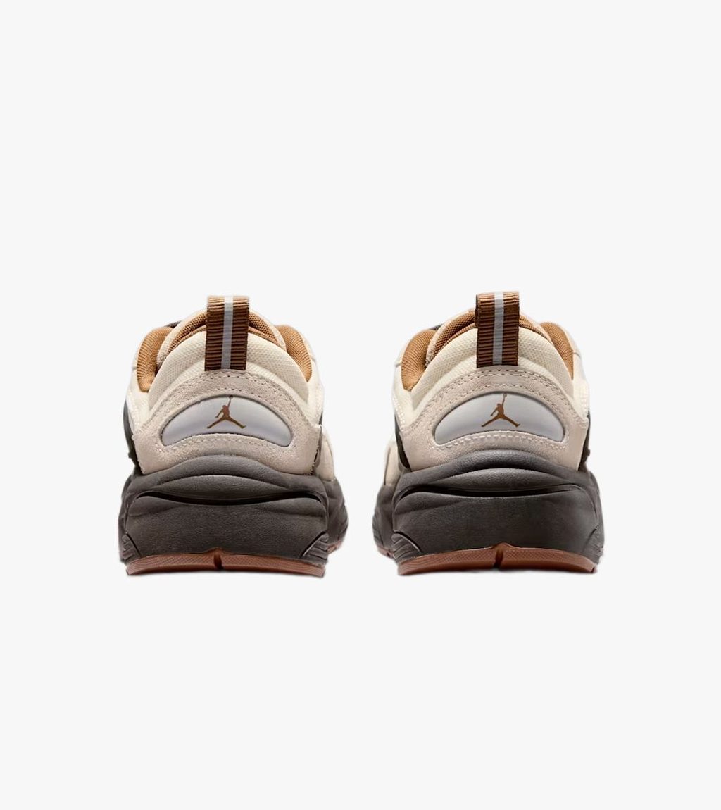 Beige WMNS JORDAN TRUNNER O/S