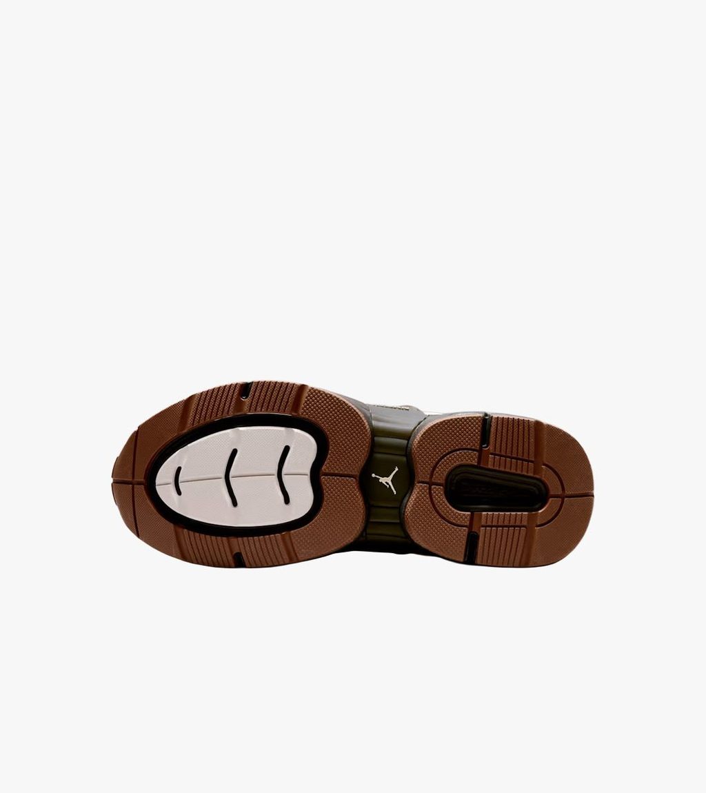 Beige WMNS JORDAN TRUNNER O/S