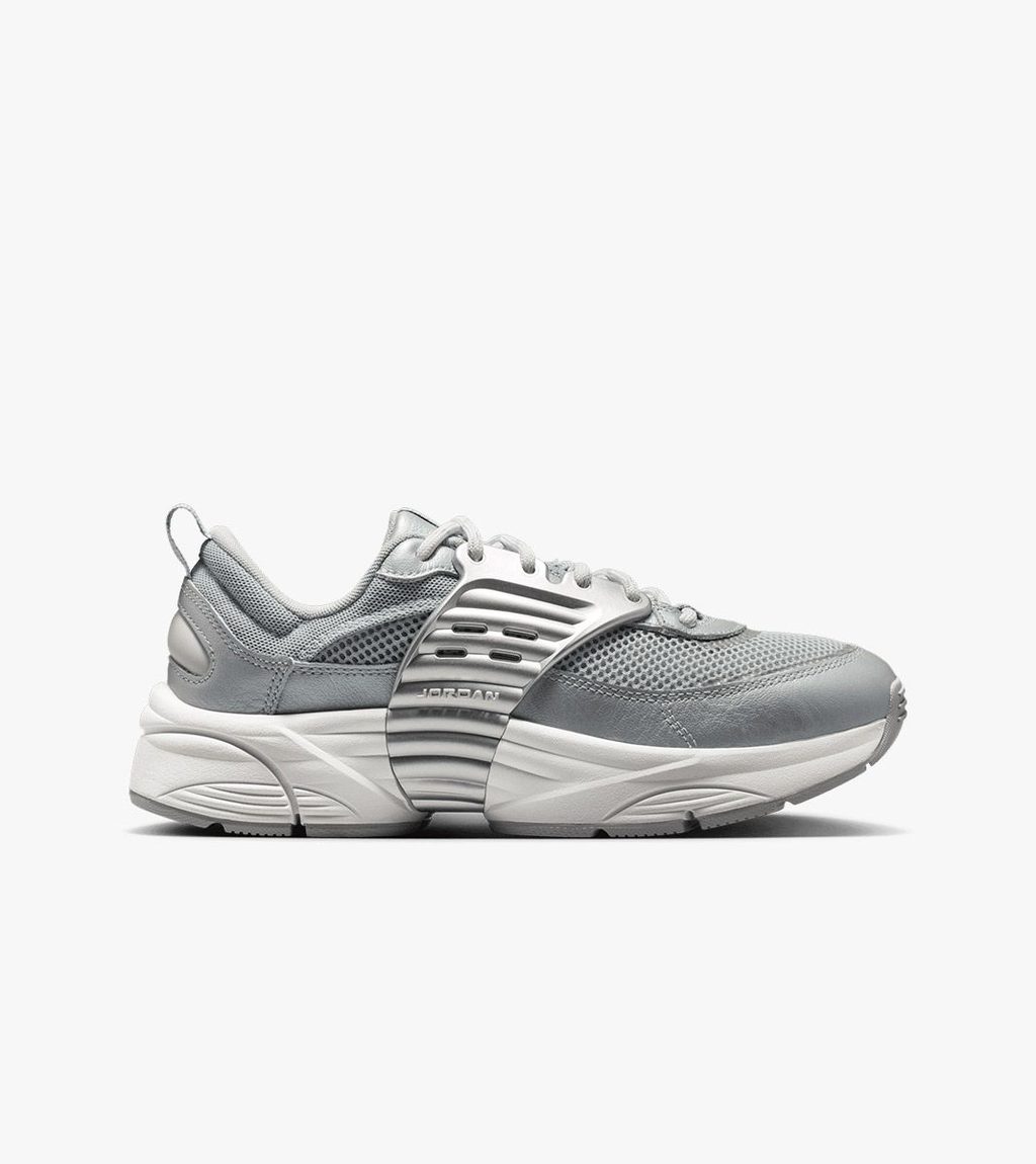 Pelēka WMNS JORDAN TRUNNER O/S