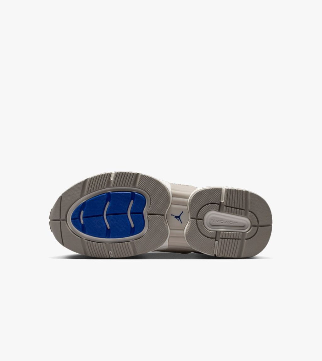 Grey WMNS JORDAN TRUNNER O/S