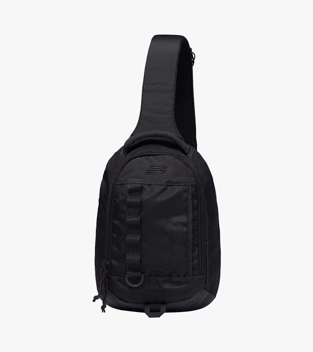 Melna ATHLETICS SLING BAG
