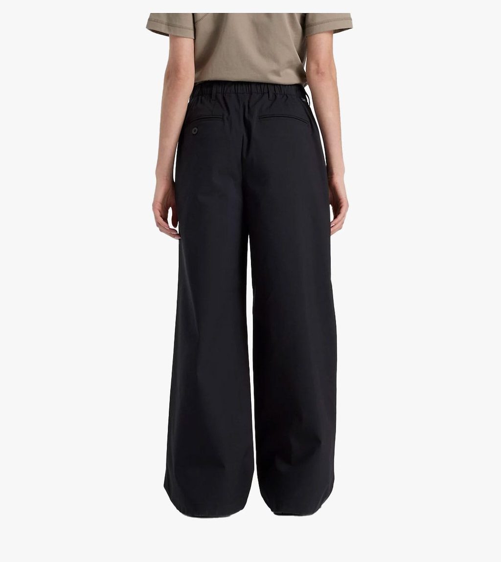 Juoda Boylston twill trouser