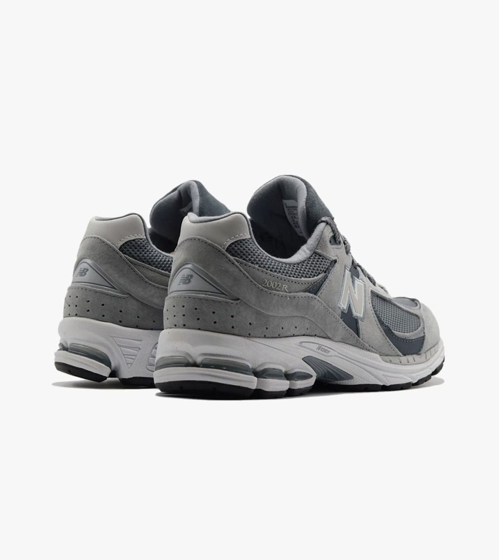 Grey NEW BALANCE 2002R
