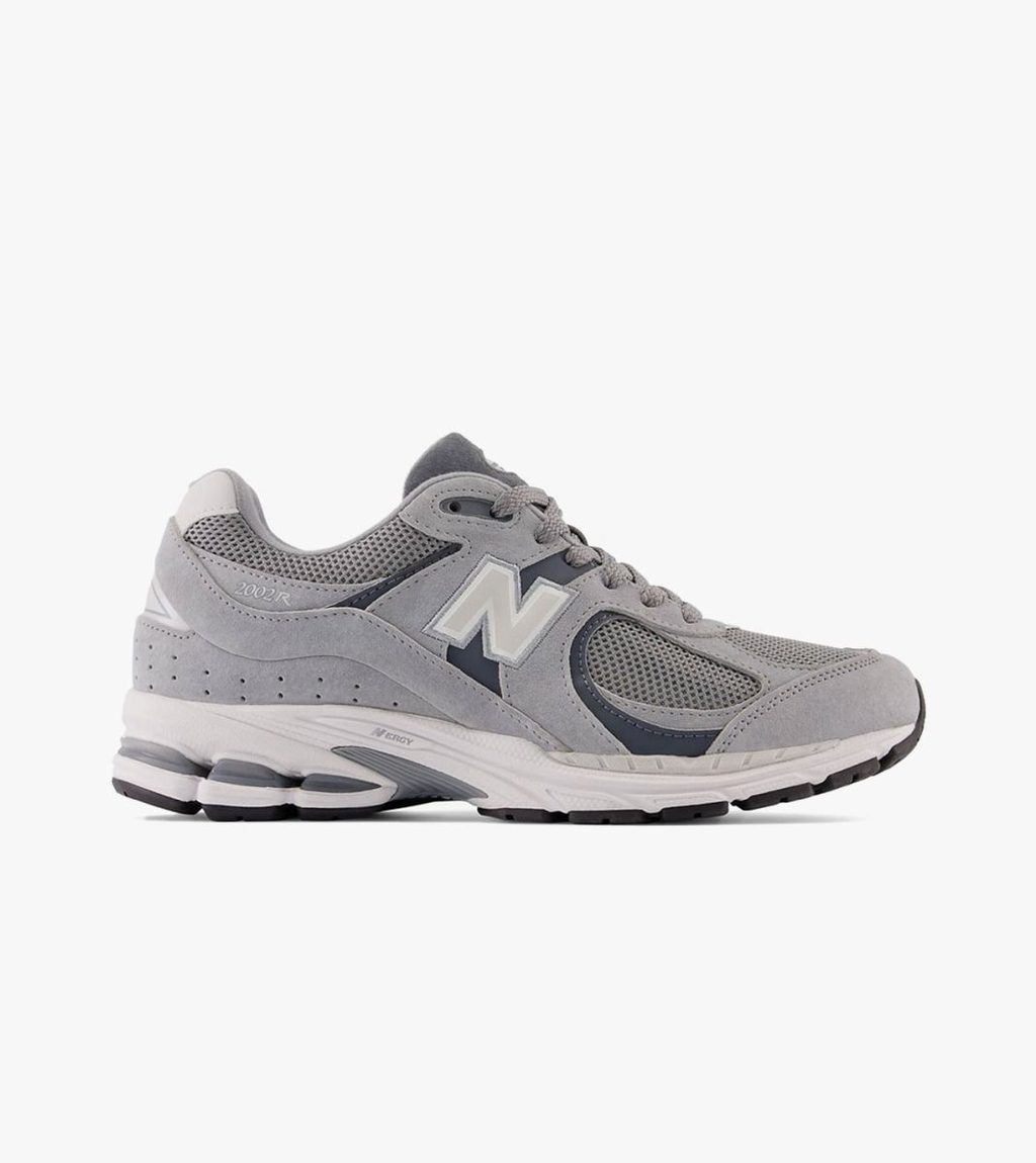 Grey NEW BALANCE 2002R