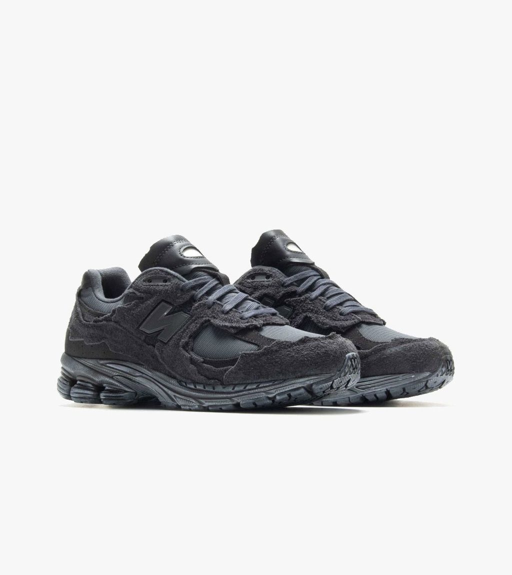 Musta NEW BALANCE 2002R