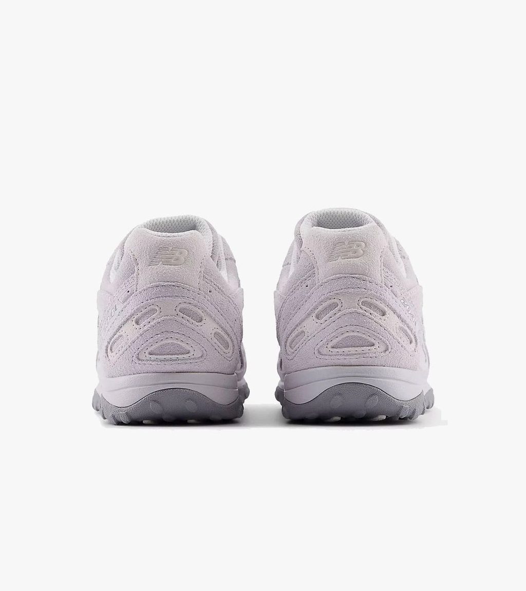 Pink NEW BALANCE 204L