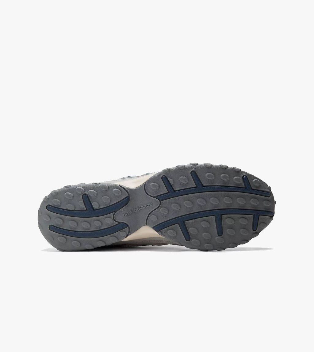 Grey NEW BALANCE 204L