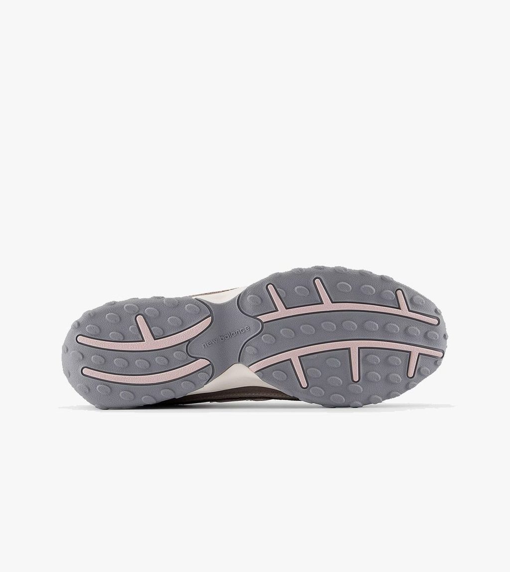 Brown NEW BALANCE 204L