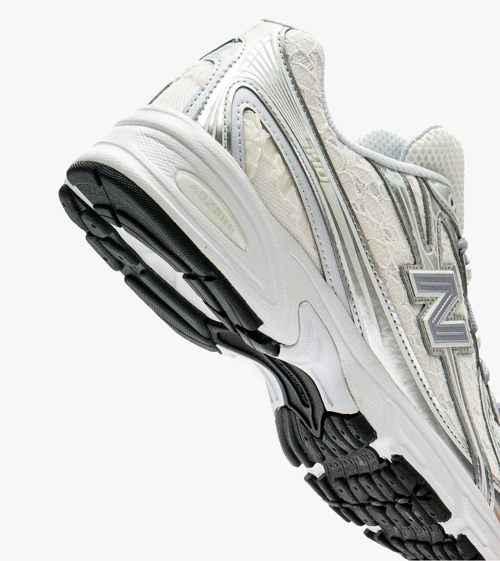 Vaaleanruskea NEW BALANCE 740
