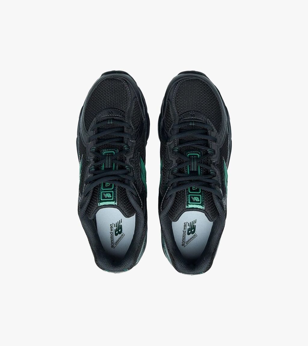 Juoda New balance 740