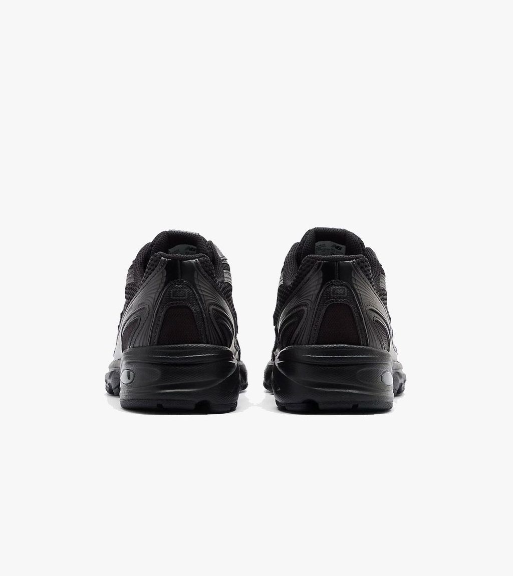 Juoda New balance 740