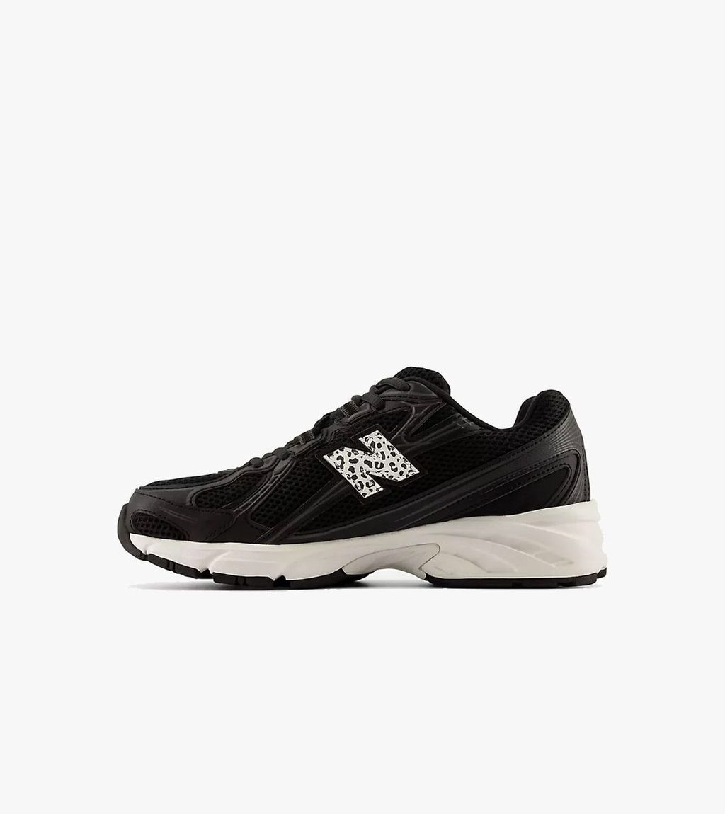 Musta NEW BALANCE 740