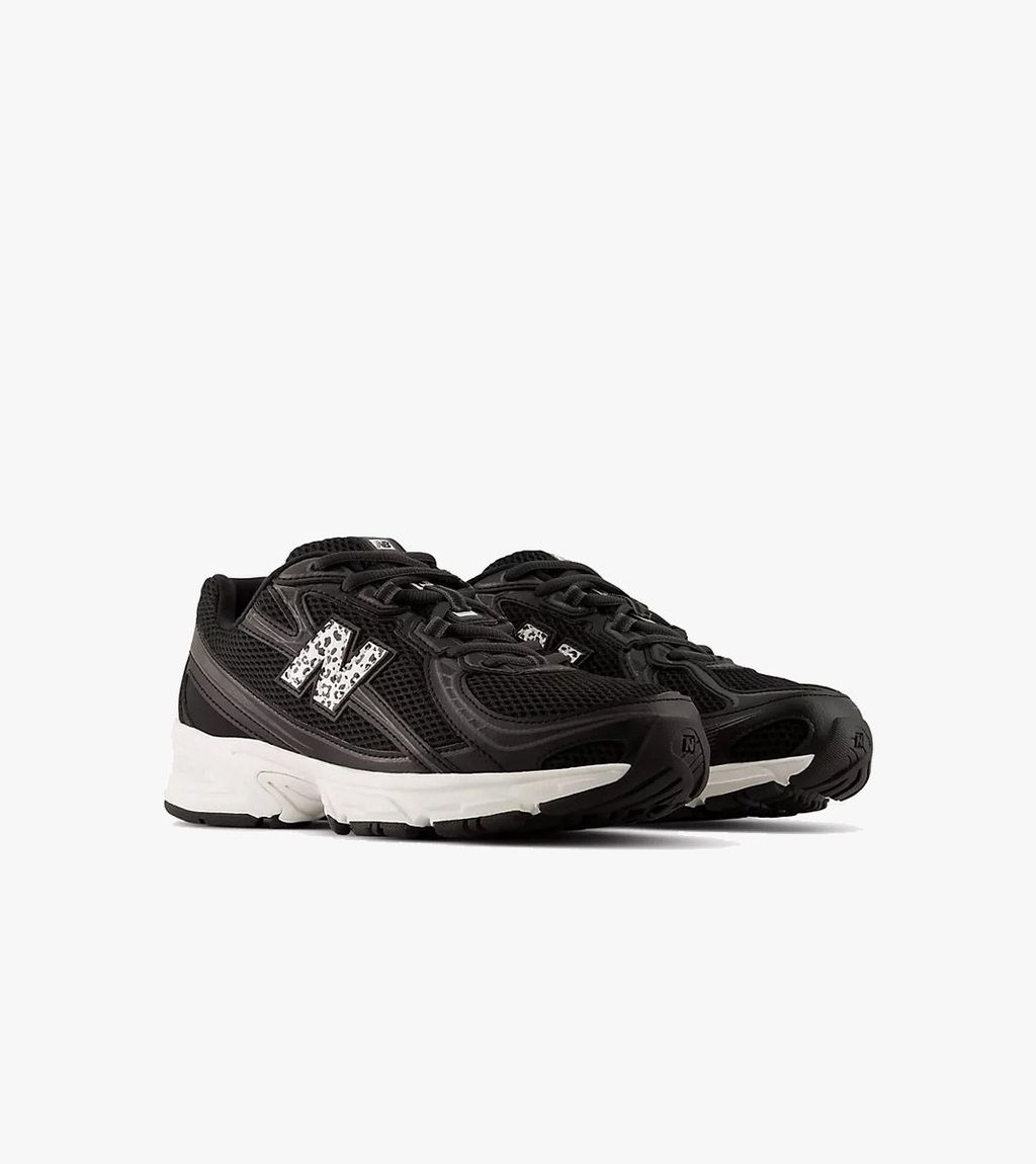 Musta NEW BALANCE 740