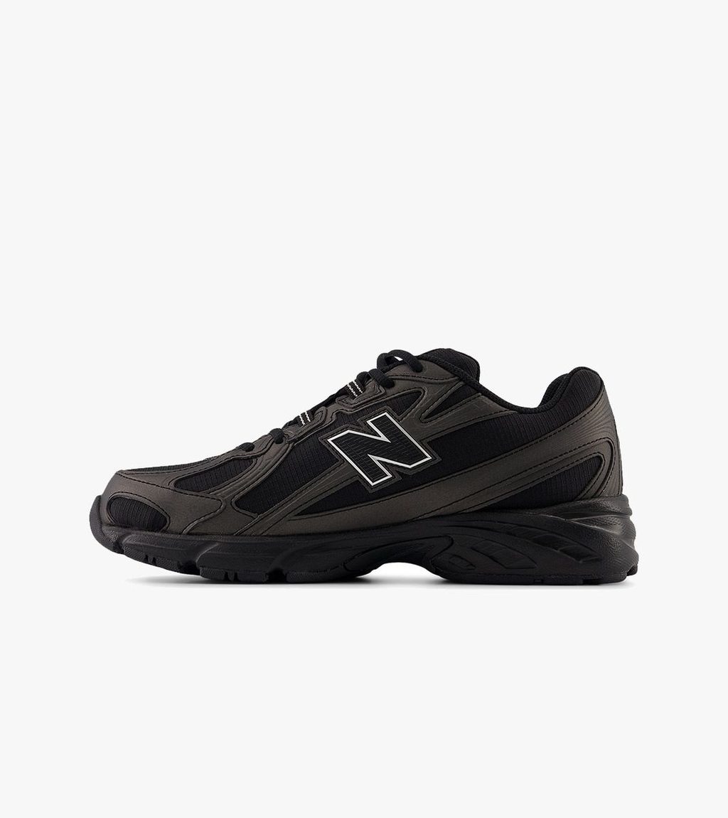 Black NEW BALANCE 740