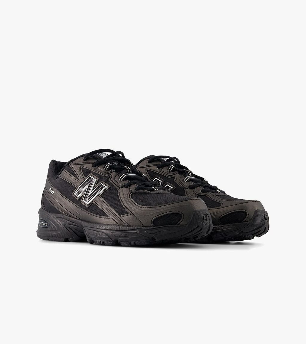 Black NEW BALANCE 740