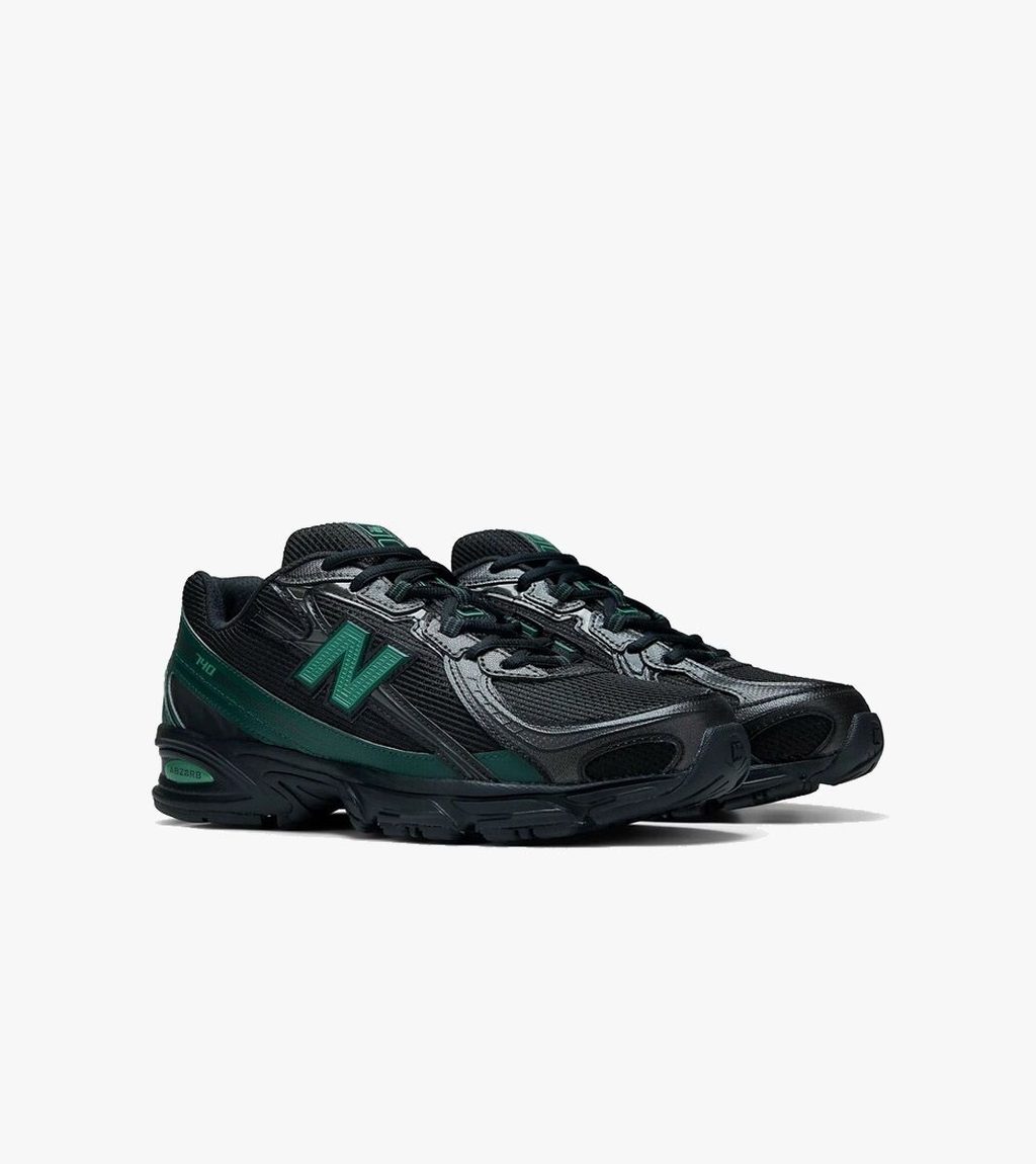 Juoda New balance 740